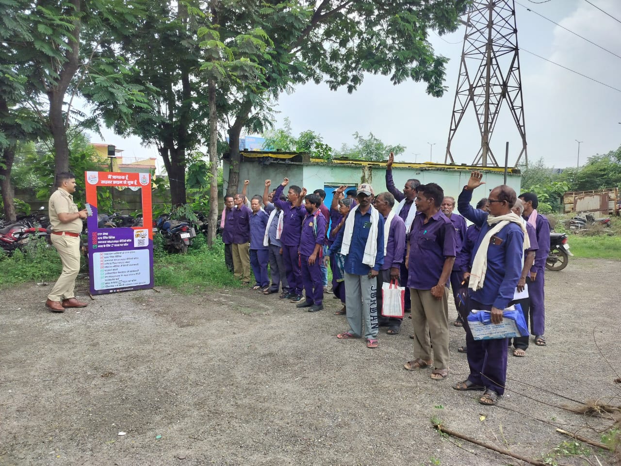 फर्जी बैंक अधिकारी बनकर आए कॉल तो रहें सावधान! कोतरारोड़ पुलिस ने कोटवारों को बताए साइबर ठगी से बचने के तरीके