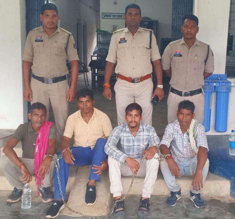 रायगढ़ में &lsquo;अभियान संवेदना&rsquo; का बड़ा असर: महिला के घर में घुसकर छेड़खानी, मारपीट और अभद्रता के आरोप में सरपंच समेत 4 गिरफ्तार, सभी पहुंचे जेल