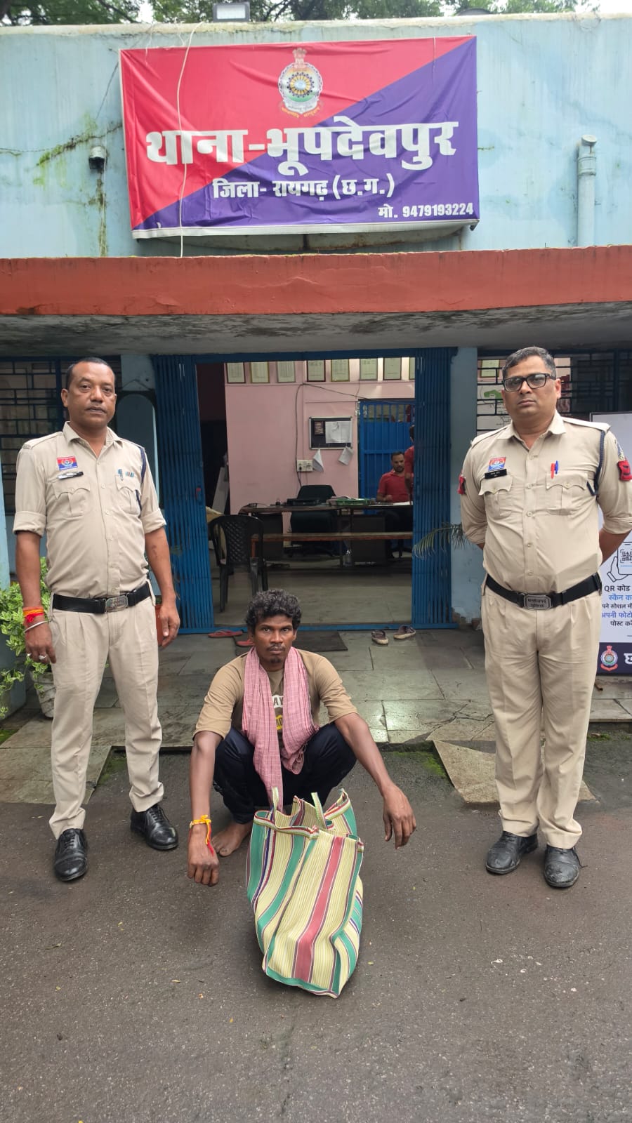 महुआ शराब के खिलाफ पुलिस की कार्रवाई, दो मामलों में 14 लीटर शराब बरामद