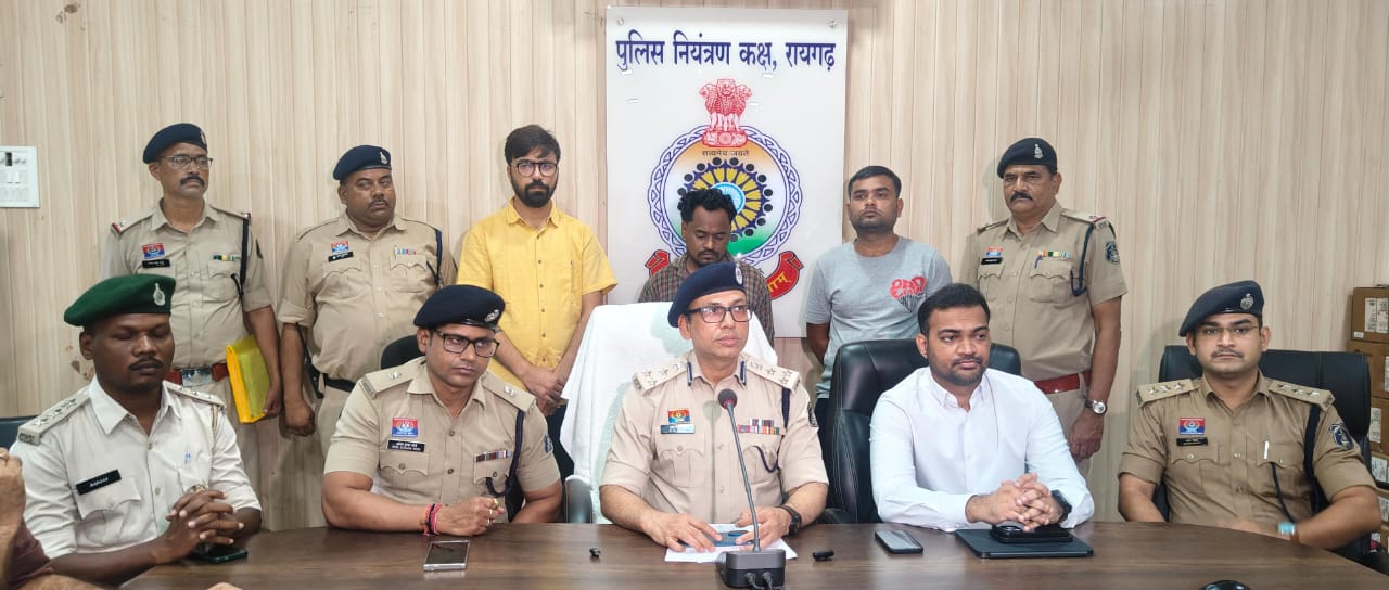 फर्जी ट्रांसपोर्ट परमिट की आड़ में करोड़ों के अवैध लकड़ी कारोबार का खेल! रायगढ़ पुलिस और वन विभाग ने खैर-तेंदू तस्करी के बड़े सिंडिकेट का किया पर्दाफाश, तीन गिरफ्तार, एक फरार