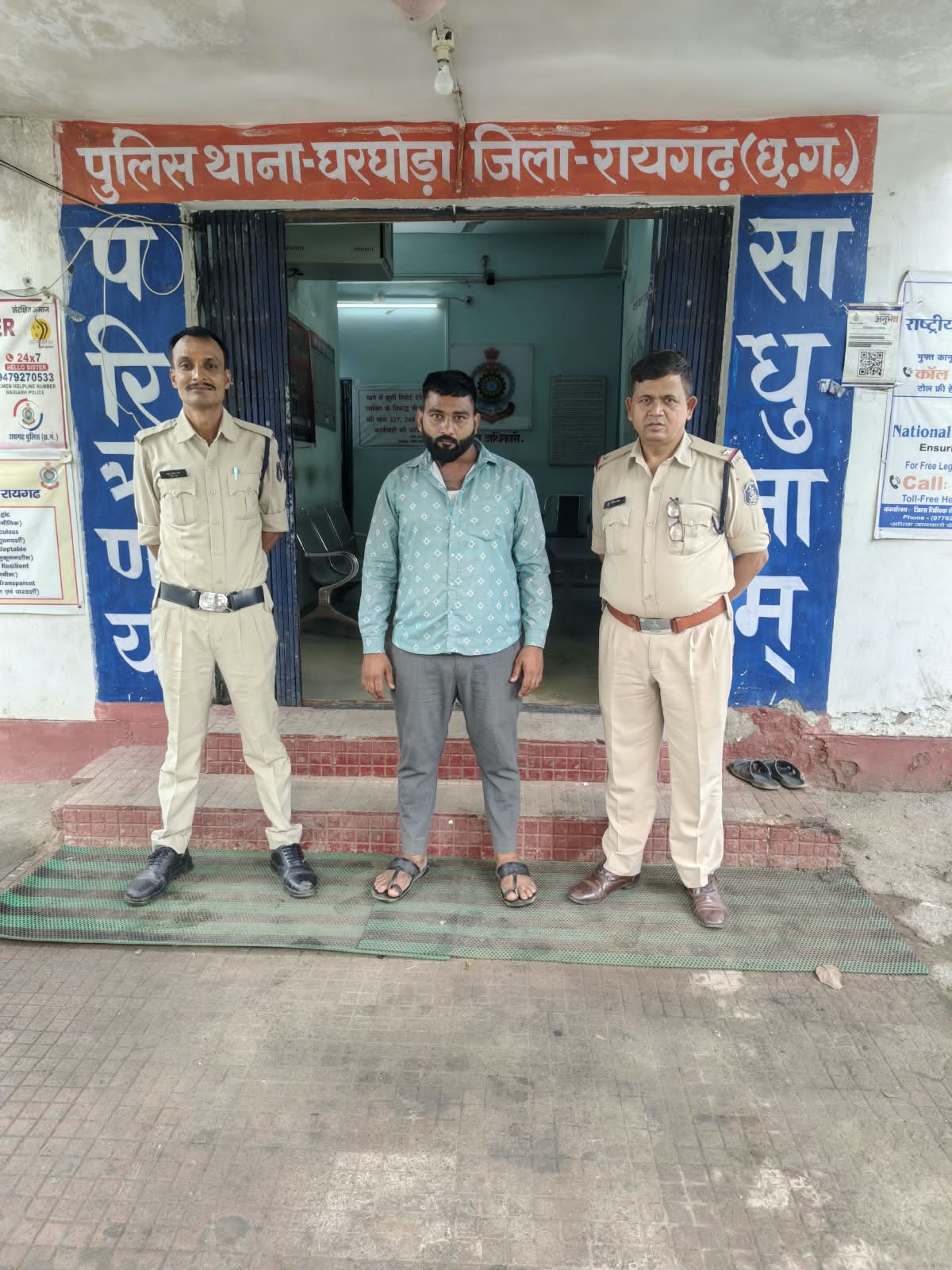 &ldquo;ऑपरेशन क्लीन हंट&rdquo; में घरघोड़ा पुलिस की बड़ी कार्रवाई: जातिसूचक गाली-गलौज, मारपीट और जान से मारने की धमकी के मामले में फरार आरोपी तारिख अनवर उर्फ मोनू खान गिरफ्तार, पूछताछ के बाद न्यायिक रिमांड पर भेजा गया