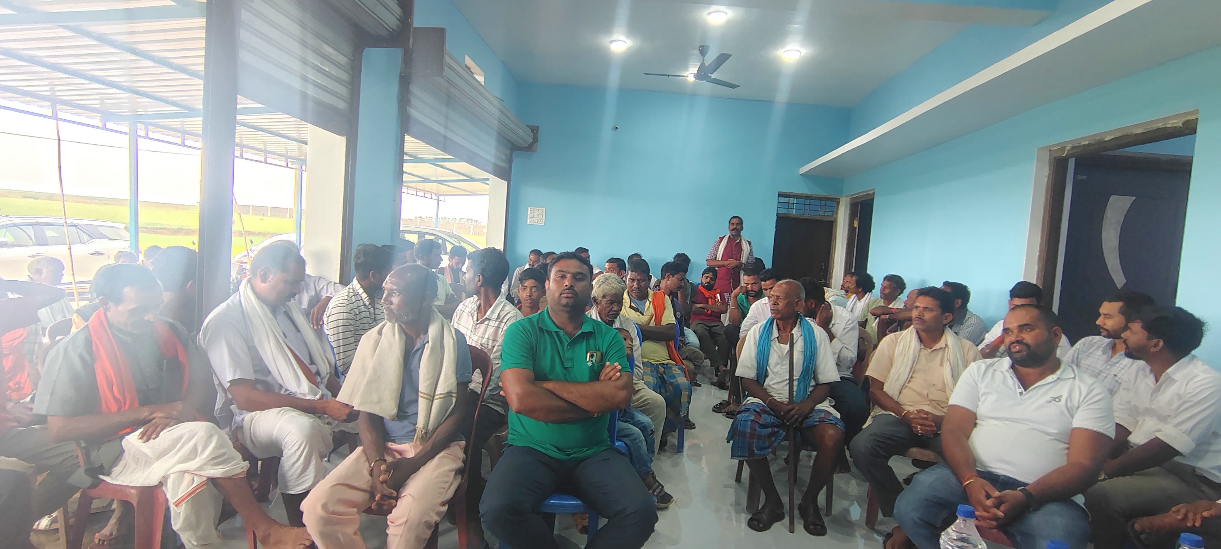 पाठ क्षेत्र के दौरे पर विनय भगत, ग्रामीणों ने डेम निर्माण से कृषि भूमि के डूबने का उठाया मुद्दा, पूर्व विधायक ने सुनी किसानों की पीड़ा, बढ़ती महंगाई और पेट्रोल-डीजल-गैस के दामों को लेकर सरकार पर किया हमला