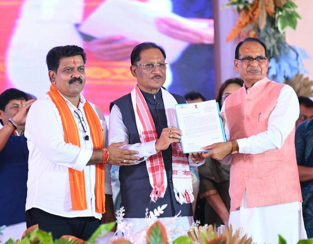 प्रधानमंत्री आवास योजना ने छत्तीसगढ़ में लिखी खुशहाली की नई कहानी, 2 लाख परिवारों ने किया गृह प्रवेश, 3.65 लाख नए आवासों की केंद्रीय मंत्री शिवराज सिंह चौहान ने दी सौगात