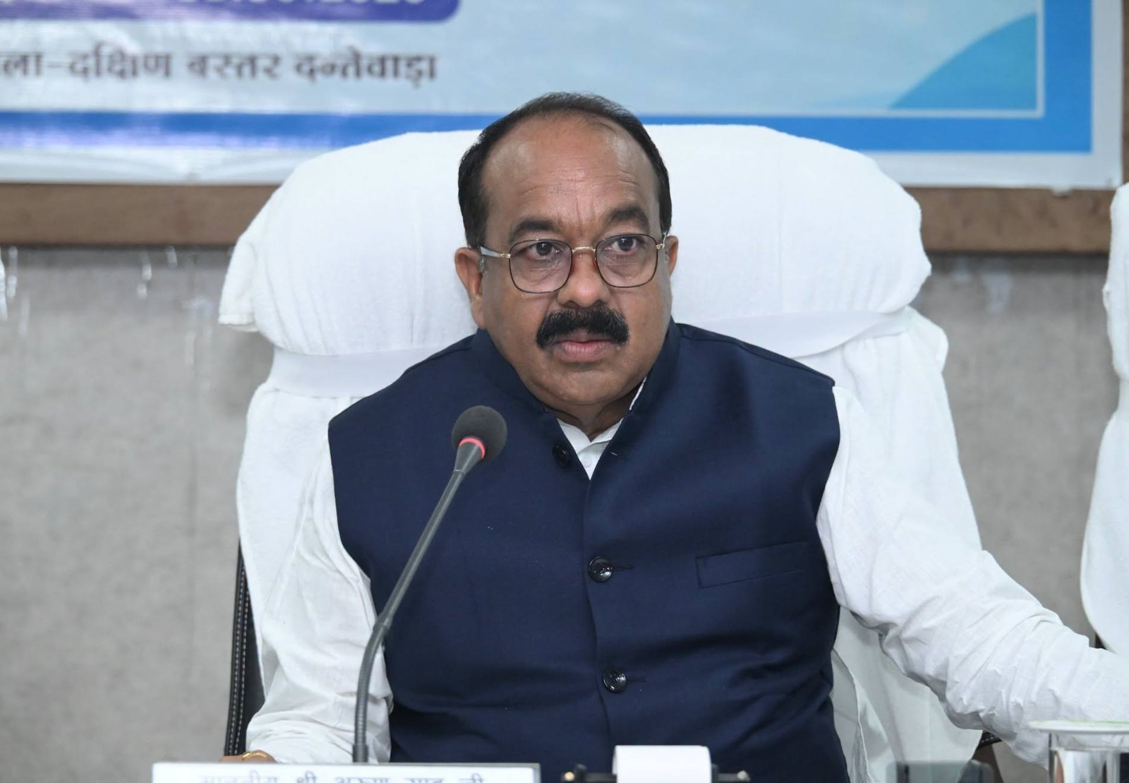 निर्माण कार्यों में देरी और घटिया गुणवत्ता पर अब नहीं चलेगी लापरवाही, उप मुख्यमंत्री अरुण साव ने अधिकारियों को दी सख्त चेतावनी&mdash;समय-सीमा में काम पूरा नहीं हुआ तो तय होगी जवाबदेही