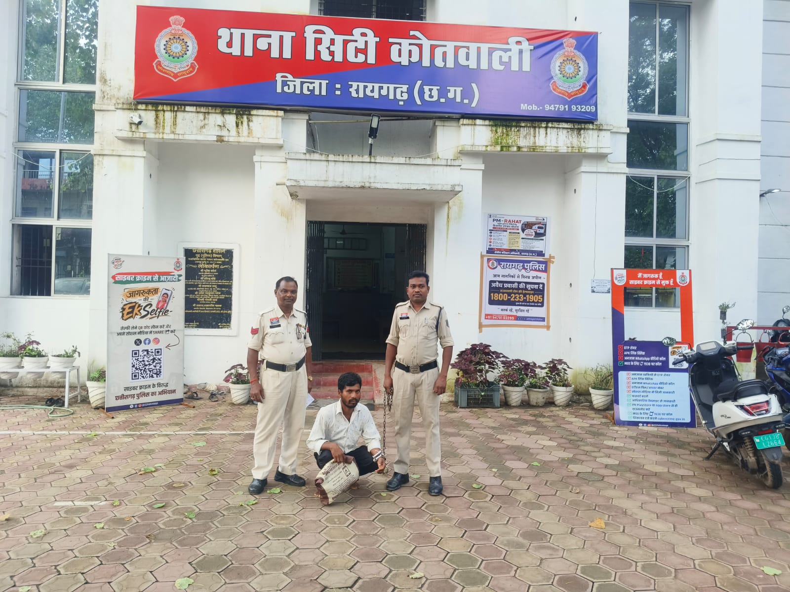 &ldquo;ऑपरेशन क्लीन हंट&rdquo; का बड़ा असर: चेक बाउंस के 15 मामलों में फरार स्थायी वारंटी सरोज बेहरा झारसुगुड़ा से गिरफ्तार, कोतवाली पुलिस ने घेराबंदी कर दबोचा, न्यायालय ने भेजा जेल