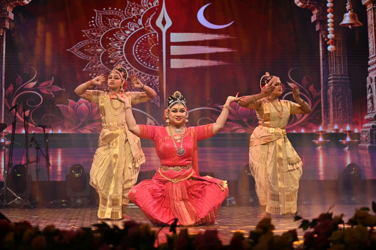 कुचिपुड़ी की भावपूर्ण प्रस्तुति से सजा चक्रधर समारोह का मंच, श्वेता नायक एंड ग्रुप ने &lsquo;शिवशक्ति समर्पण&rsquo; में जीवंत किए भगवान शिव के विविध स्वरूप