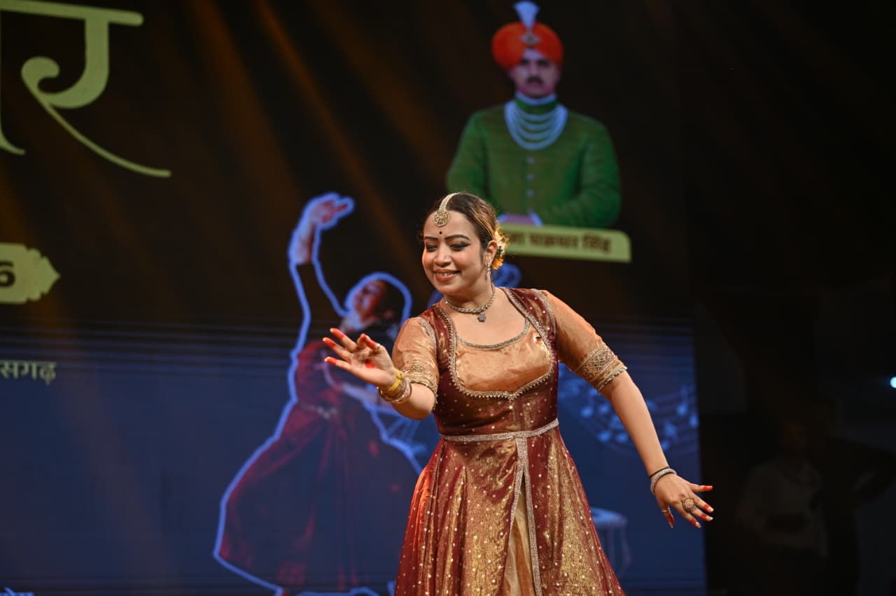 पदसंचालन की खूबसूरती, लयकारी की चमक और भावों की सहज अभिव्यक्ति से सजी शाम, डॉ. खुशबू पांचाल के कथक पर झूमे दर्शक