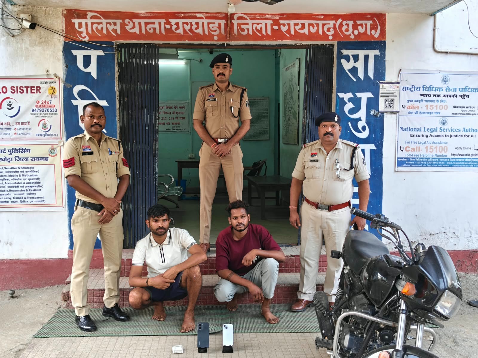 घरघोड़ा में झपटमारी और लूटपाट करने वाले गिरोह का पर्दाफाश, 24 घंटे के भीतर दो आरोपी गिरफ्तार, चाकू दिखाकर ट्रेलर चालक से लूटे थे रुपये