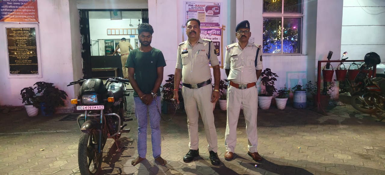 केलो डेम में युवक और उसकी महिला मित्र से मारपीट कर लूटपाट करने वाला तीसरा आरोपी गिरफ्तार, फरारी के दौरान बदलता रहा ठिकाना, पुलिस ने लूटा गया आईफोन और वारदात में प्रयुक्त बाइक की जब्त