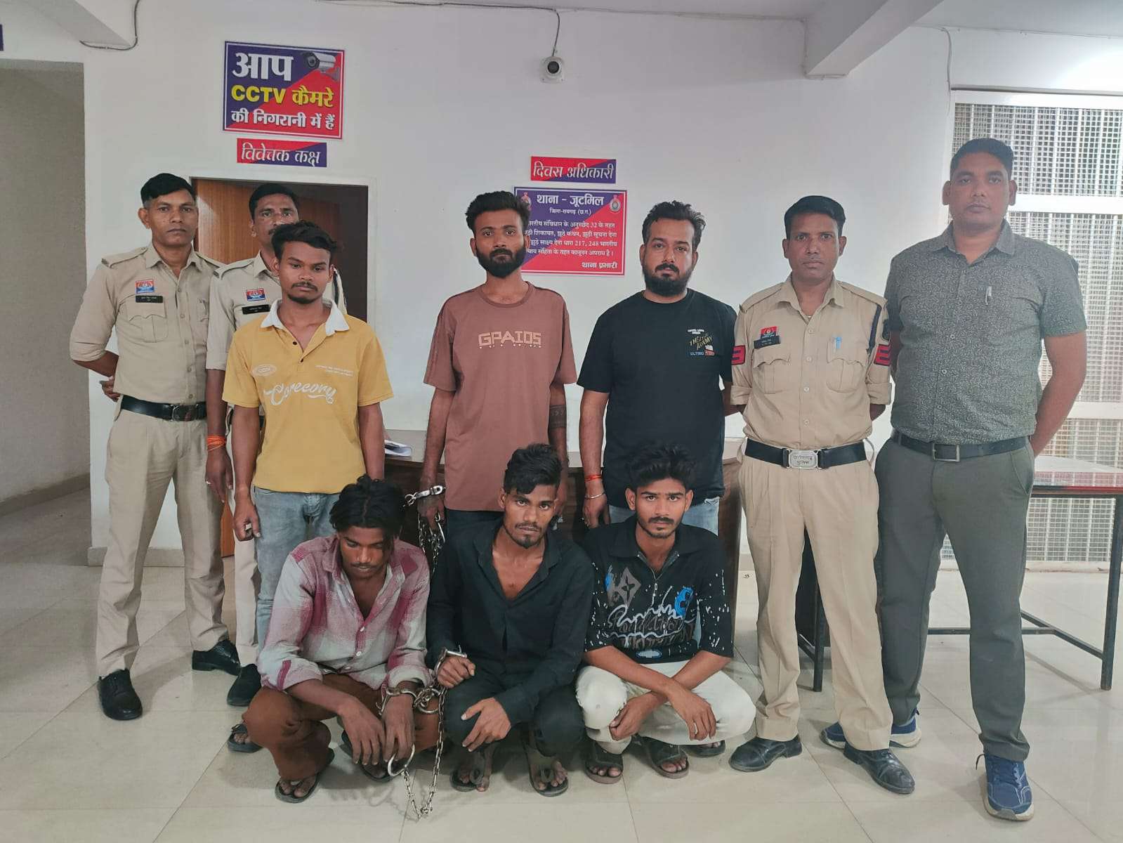 ट्रेलर चालक से चाकू की नोक पर मोबाइल और नकदी लूटने वाला मुख्य आरोपी गिरफ्तार, लूट के मोबाइल की खरीद-बिक्री करने वाले पांच अन्य आरोपी भी पुलिस के हत्थे चढ़े, कुल 6 गिरफ्तार