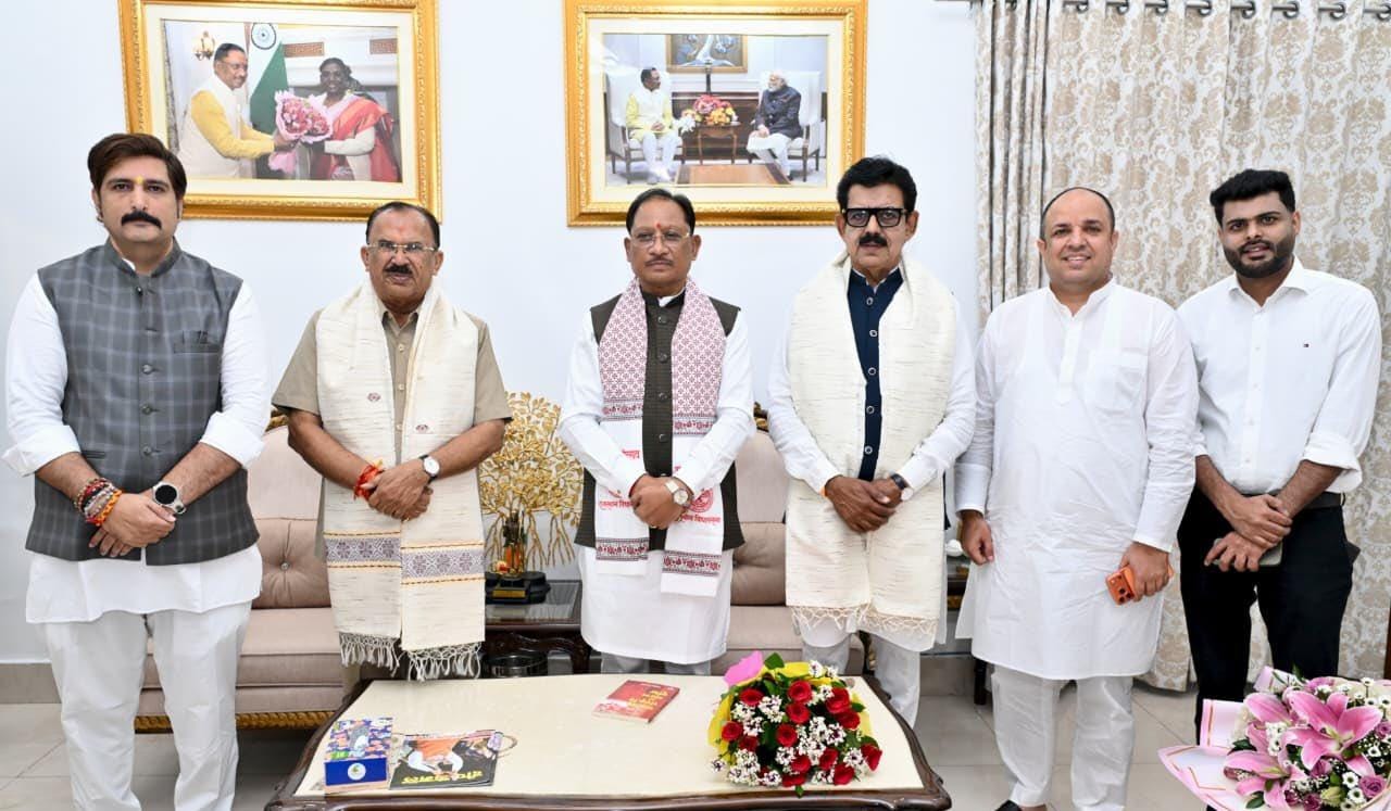 मुख्यमंत्री विष्णु देव साय और राजस्थान विधानसभा अध्यक्ष वासुदेव देवनानी की मुलाकात, मुख्यमंत्री निवास कार्यालय में हुई सौजन्य भेंट