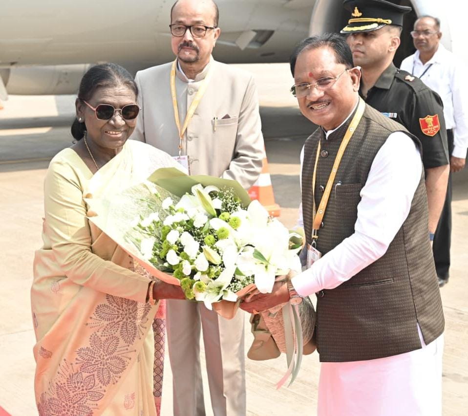 प्रभु श्रीराम के ननिहाल और माता कौशल्या की पावन धरा पर राष्ट्रपति द्रौपदी मुर्मु का आत्मीय अभिनंदन, मुख्यमंत्री विष्णुदेव साय ने प्रदेशवासियों की ओर से किया स्वागत