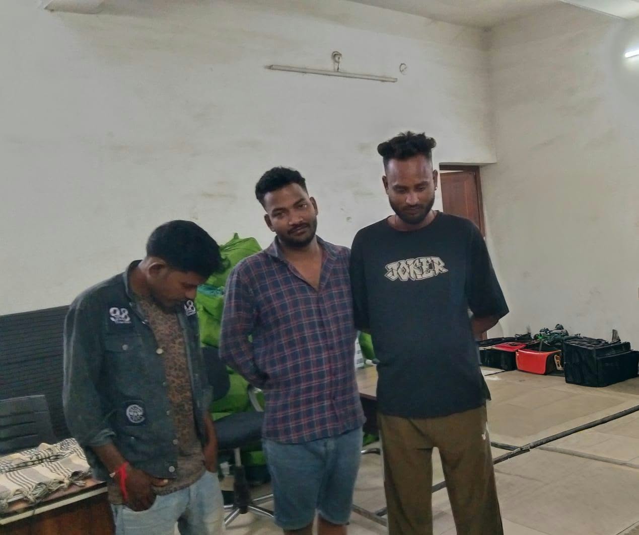 जुआरियों पर कोतवाली पुलिस का शिकंजा, दो अलग-अलग ठिकानों पर रेड कर 6 आरोपियों को पकड़ा, जुआ फड़ों से 9,400 रुपये नकद और ताश की गड्डियां जब्त
