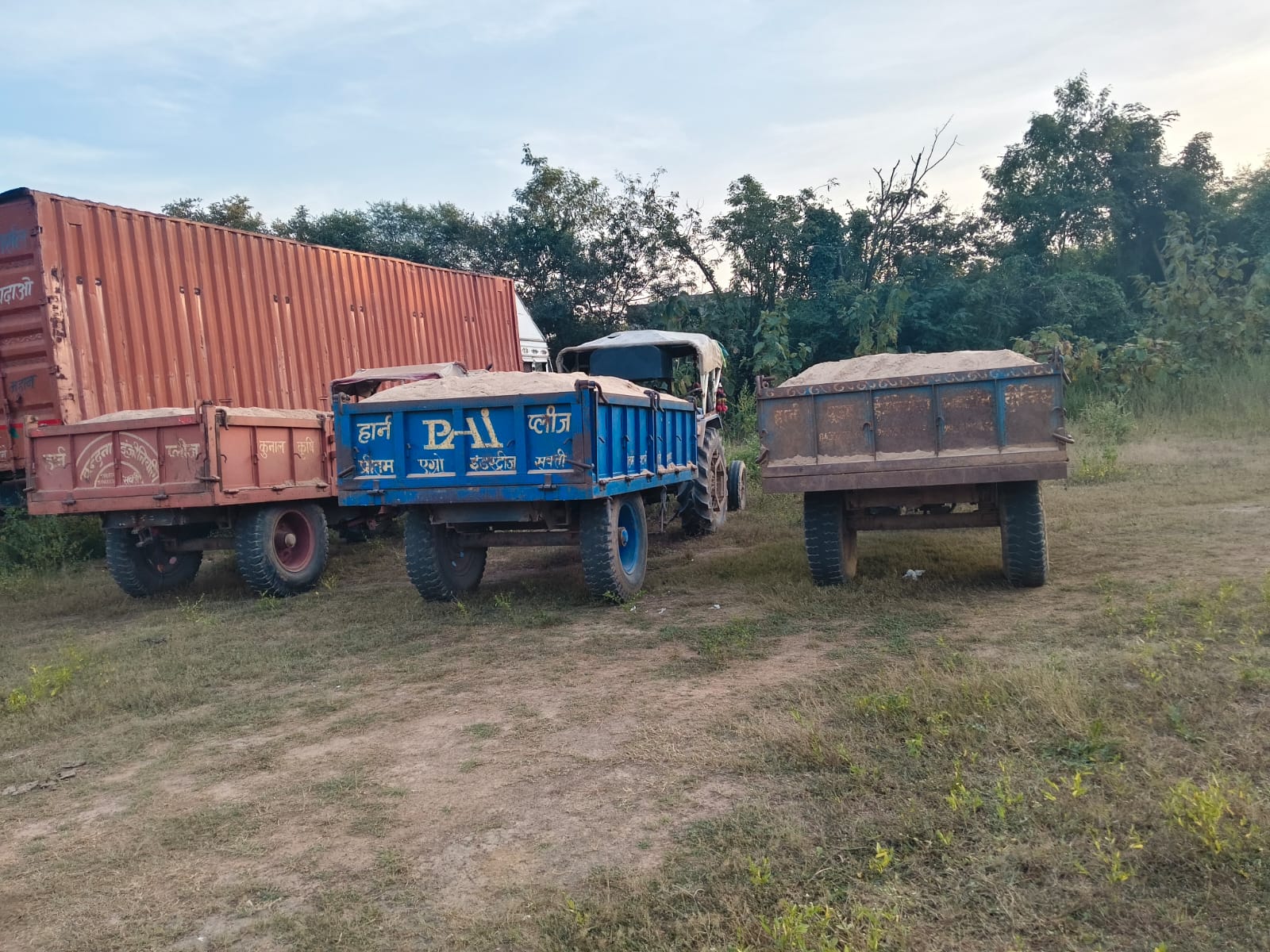 कलेक्टर पद्मिनी भोई साहू के निर्देश पर खनिज विभाग की कार्रवाई तेज, अवैध परिवहन करते 2 हाइवा सहित 5 वाहन जब्त