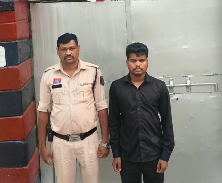ऑपरेशन क्लीन हंट के तहत रायगढ़ पुलिस की बड़ी कार्रवाई, 40 महिला हितग्राहियों की लोन किस्तों के ₹7.58 लाख गबन का आरोपी हैदराबाद से गिरफ्तार