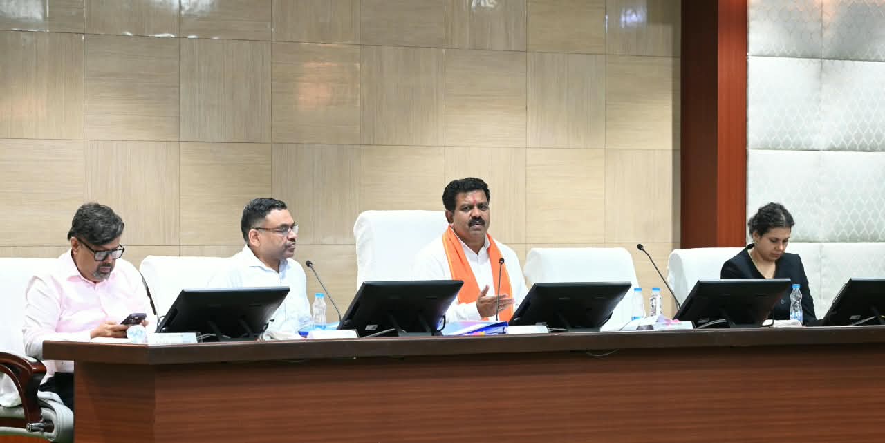 उप मुख्यमंत्री विजय शर्मा का सख्त निर्देश&mdash;नशे के अवैध कारोबार की जड़ तक पहुंचकर पूरे नेटवर्क को करें ध्वस्त, बड़े तस्करों और वित्तीय सहयोगियों पर भी होगी कार्रवाई