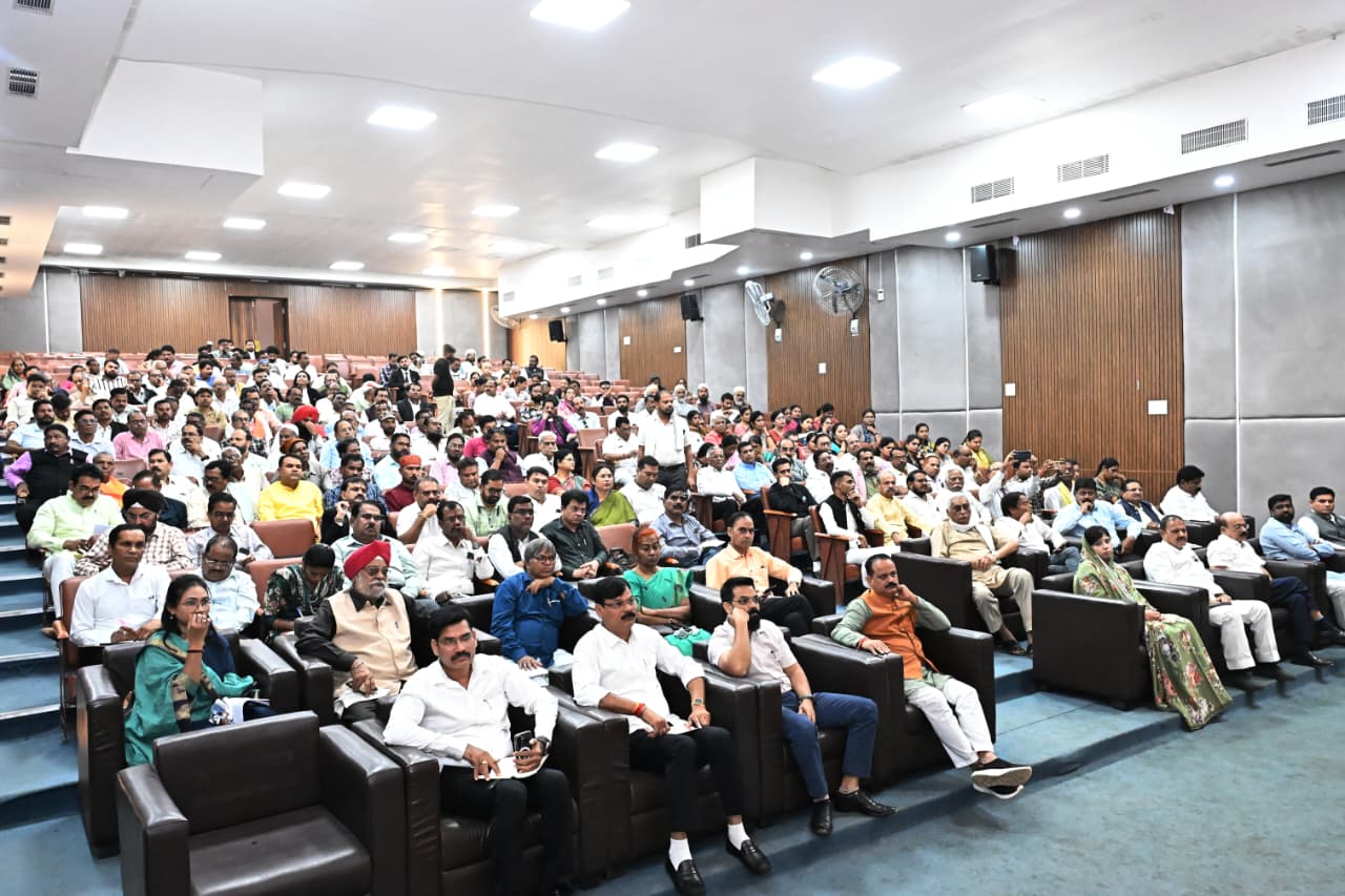 समान नागरिक संहिता पर बिलासपुर में संभाग स्तरीय बैठक, विवाह, तलाक, भरण-पोषण और उत्तराधिकार जैसे मुद्दों पर आठ जिलों के प्रतिनिधियों ने रखी अपनी राय