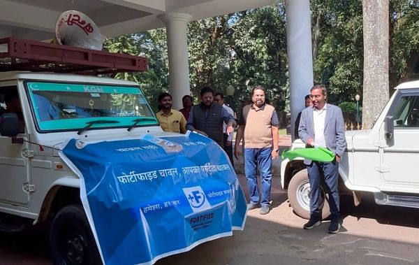 पोषक तत्वों से युक्त फोर्टीफाइड चावल के प्रचार-प्रसार के रथ को अपर कलेक्टर ने कलेक्टोरेट परिसर से हरी झंडी दिखाकर किया रवाना