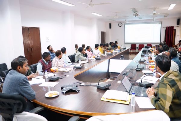 धान उपार्जन केन्द्र प्रभारियों के अनिश्चत कालिन हड़ताल पर होने के कारण 46 धान खरीदी केन्द्रों में कर्मचारियों की गई व्यवस्था,