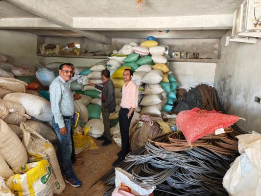 पत्थलगांव एस डी एम ने की बडी कार्यवाही, दो व्यापारियों के यंहा दबिश दे 265 किंवटल से अधिक अवैध धान बरामद ,की गई जप्ती की कार्यवाही