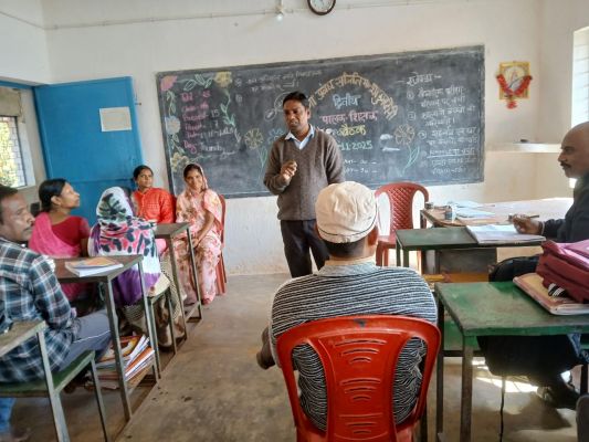 स्वप्रेरित राष्ट्रीय नवाचारी समूह के प्रमुख एवं जिला प्रभारी ने स्कूली बच्चों से मिले कहा&nbsp;सभी बच्चे एनएमएस परीक्षा में सम्मिलित हों&nbsp;