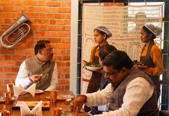 मुख्यमंत्री श्री विष्णु देव साय ने 'पंडुम कैफे' का किया शुभारंभ, पंडुम कैफे का शुभारंभ बस्तर में नक्सल उन्मूलन की दिशा में हो रहे सकारात्मक परिवर्तन का प्रेरक प्रतीक &ndash; मुख्यमंत्री श्री साय