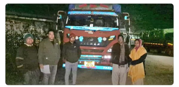जिला प्रशासन का अवैध धान परिवहन पर सख्ती :कुनकुरी राजस्व टीम ने 2 वाहन में 423 बोरा अवैध धान किया जप्त&nbsp;