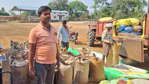 धान उपार्जन केंद्रों में मिल रही उत्कृष्ट सुविधाएं, किसानों में उत्साह का माहौल, किसान ने शासन-प्रशासन के प्रति जताया आभार