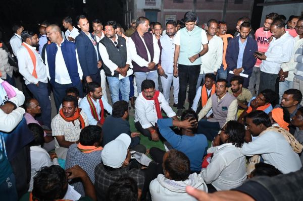 किसानों की शिकायत पर उपमुख्यमंत्री ने ग्राम कुरूवा के पटवारी को तत्काल निलंबित करने के दिए निर्देश