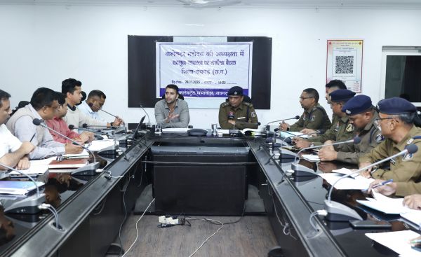 रायगढ़ : कलेक्टर की चेतावनी : लंबित प्रकरणों का समयबद्ध निराकरण सुनिश्चित करें&mdash;अवैध गतिविधियों, सुरक्षा खामियों और खरीदी केंद्रों पर सख्ती