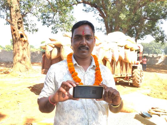 संतोष यादव ने धान खरीदी केन्द्र में आसानी से बेचा अपना धान ,समय पर टोकन भी कटा सुविधा देखकर संतुष्ट हुए&nbsp;
