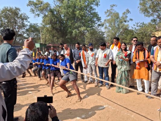 घरघोड़ा में दो दिवसीय जिला स्तरीय सांसद खेल महोत्सव संपन्न, खिलाड़ियों में दिखा उत्साह, सांसद राधेश्याम राठिया ने विजेता खिलाड़ियों को किया पुरस्कृत