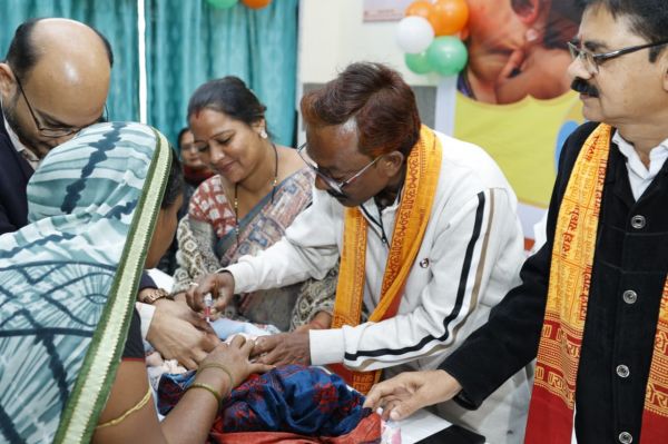 रायगढ़ : महापौर व सभापति ने बच्चों को पल्स पोलियो की दवा पिलाकर अभियान का किया शुभारंभ,जिले में 1.79 लाख बच्चों को कवर करने का लक्ष्य