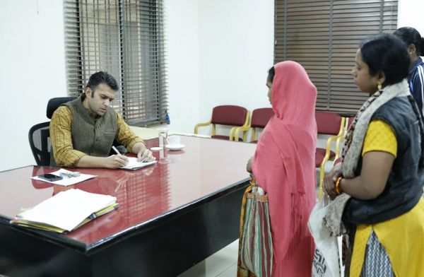 कलेक्टर ने जनदर्शन में सुनी आमजनों की समस्याएं,त्वरित निराकरण के दिये आदेश