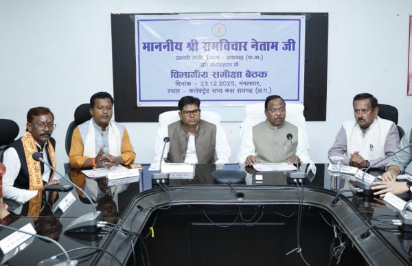रायगढ़ में विकास योजनाओं की मैराथन समीक्षाः प्रभारी मंत्री श्री रामविचार नेताम ने 13 विभागों को दिए सख्त निर्देश