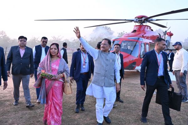 मुख्यमंत्री विष्णुदेव साय का फरसाबहार विकासखंड के पगुराबहार हेलीपैड में हुआ आत्मीय स्वागत