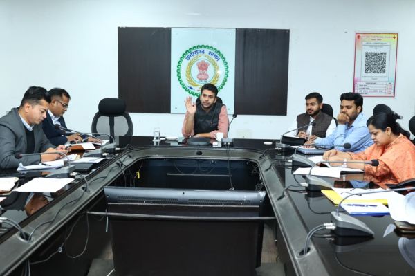 कलेक्टर ने समय-सीमा की बैठक में दिए सख्त निर्देश,निर्माण कार्यों में गुणवत्ता सर्वोपरि, किसी भी स्तर पर लापरवाही स्वीकार नहीं