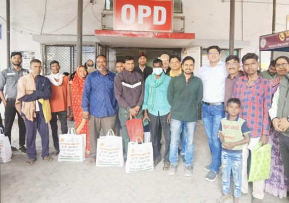 जिला चिकित्सालय रायगढ़ में टीबी मरीजों को फूड बास्केट वितरण