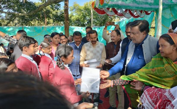जनता की आवाज़ सीधे प्रशासन तक &mdash; सरगा में जिला स्तरीय जन समस्या निवारण शिविर में उमड़ा ग्रामीणों का सैलाब,243 आवेदन प्राप्त, 39 का हुआ तत्काल निराकरण