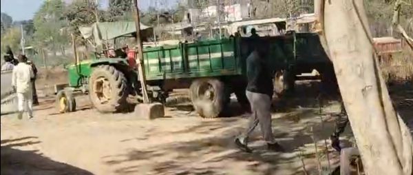 अवैध खनिज परिवहन पर एक्शन: 22 ट्रैक्टर और 1 हाईवा जप्त, माफिया में हड़कंप