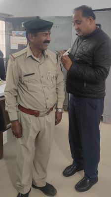 सेवानिवृत्ति से पहले सम्मान की सौगात: 10 वर्षों की निष्ठावान सेवा के बाद संजय गुप्ता को मिला वनपाल पद, वर्दी पर सजे सितारे