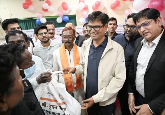 रायगढ़ जिला अस्पताल में टीबी मरीजों को मिला पोषण संबल, वित्त मंत्री ओपी चौधरी ने किया फूड बास्केट का वितरण