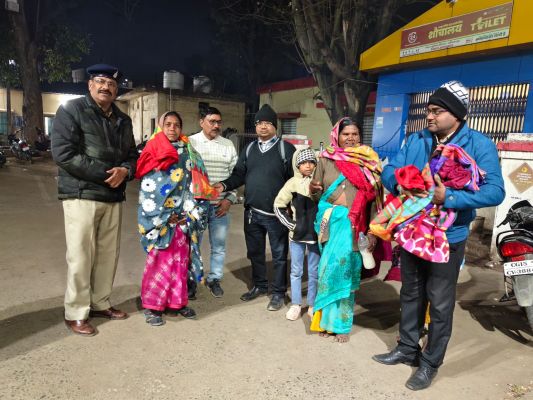 कड़ाके की ठंड में जरूरतमंदों की ढाल बने पुष्यमित्र मलतियार, कंबल वितरण कर समाज में संवेदनशीलता और सेवा भाव को किया मजबूत