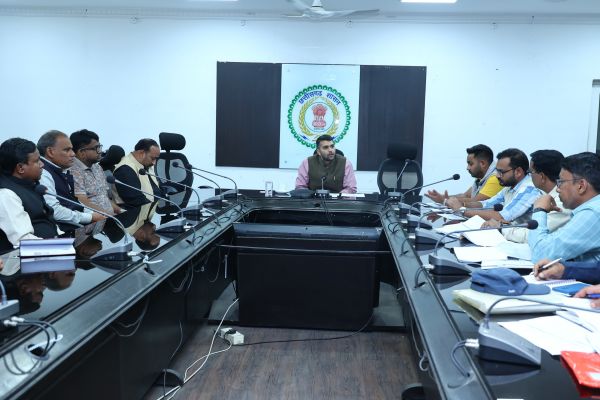 रायगढ़ की जीवनदायिनी केलो परियोजना से समृद्धि की नई धारा, कृषि विकास और जल सुरक्षा की बनी मजबूत आधारशिला,कलेक्टर ने समीक्षा बैठक में सकारात्मक चर्चा,&nbsp; कर &nbsp;विकास की श्रृंखला को आगे बढ़ाया