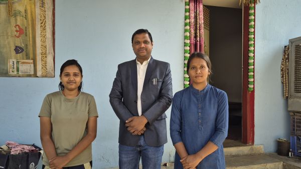 एक ही परिवार की तीन बेटियों का शासकीय सेवाओं में चयन, जिले के लिए गौरव का क्षण,युवा केंद्र मदनपुर बना सामाजिक बदलाव की मिसाल