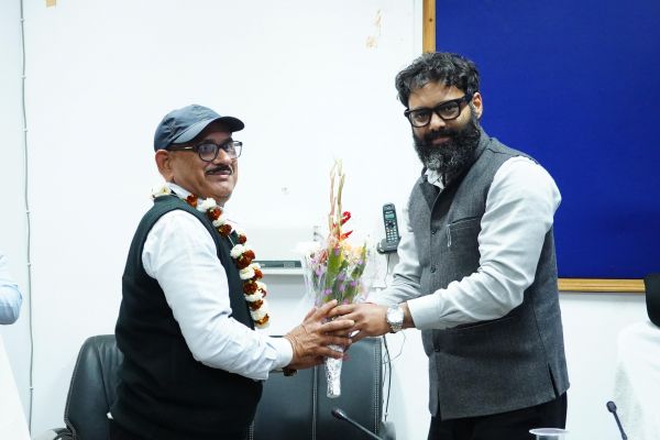 कलेक्टर श्री रोहित व्यास ने नायब तहसीलदार श्री सदाशिव मिश्रा को भावपूर्ण विदाई दी, प्रशासकीय अनुशासन और निष्ठा के लिए याद किए जाएंगे उनके योगदान