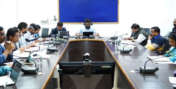 कलेक्टर श्री रोहित व्यास ने राजस्व विभाग की समीक्षा बैठक ली,राजस्व प्रकरणों का शत-प्रतिशत निराकरण समयसीमा में सुनिश्चित करने के दिए निर्देश