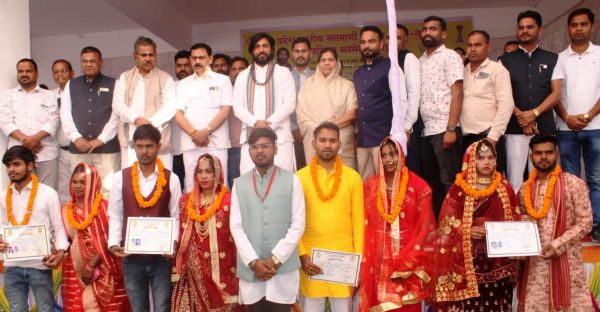 फिजूलखर्ची को छोड़कर बाबा गुरु घासीदास के बताये सादगी विवाह को गर्व के साथ अपनाने की जरूरत : केबिनेट मंत्री गुरु खुशवंत साहेब &nbsp;