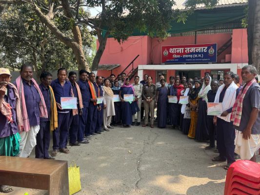 एसएसपी शशि मोहन सिंह के सख्त निर्देशों पर एक्शन मोड में तमनार पुलिस, गांव-गांव तक सक्रिय होगा खुफिया सूचना तंत्र, कोटवारों को सौंपी गई बड़ी जिम्मेदारी&mdash;हर संदिग्ध गतिविधि की तत्काल सूचना देने के निर्देश