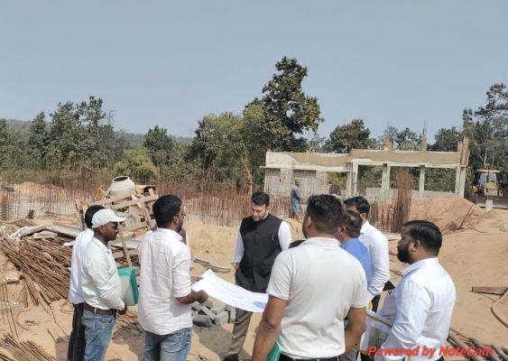 तमनार जल समूह योजना में किसी भी प्रकार की लापरवाही बर्दाश्त नहीं&mdash;कलेक्टर ने अधिकारियों और ठेकेदारों को चेताया, तय समय-सीमा में कार्य पूर्ण कर ग्रामीणों को लाभ पहुंचाने पर दिया जोर